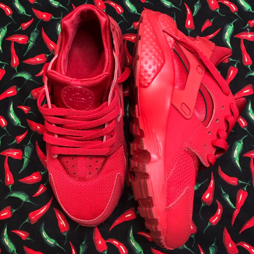 Triple red Nike huarache